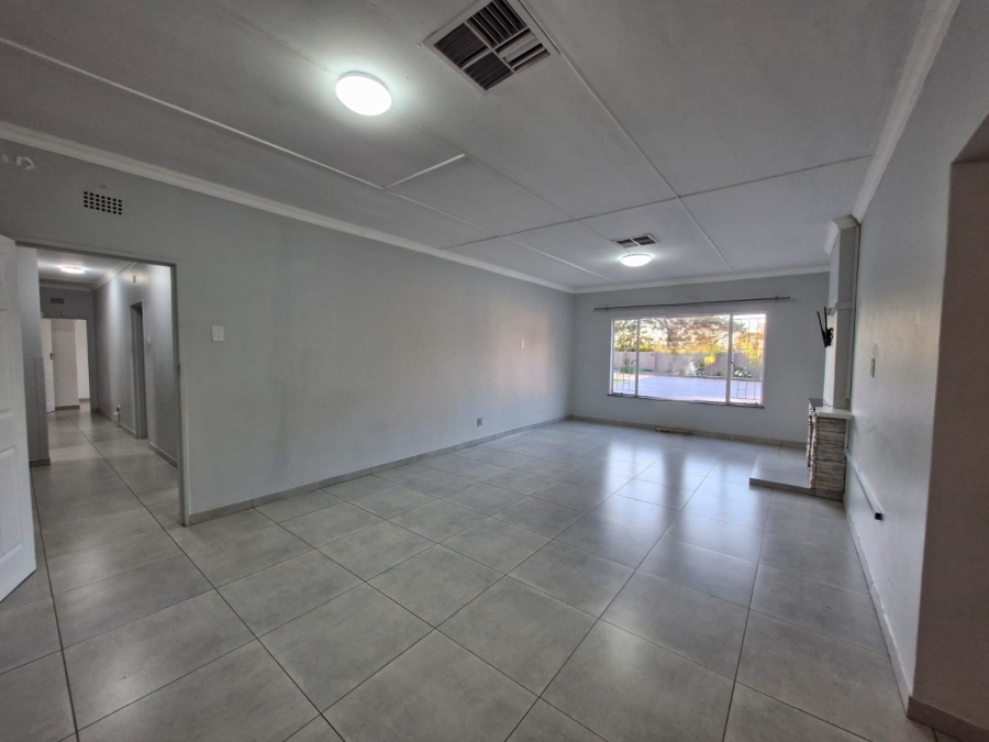 To Let 4 Bedroom Property for Rent in Kathu Northern Cape